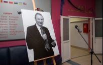 Prof. Jerzy Chłopecki z aulą swojego imienia w WSIiZ w Rzeszowie