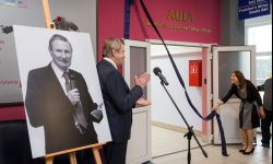 Prof. Jerzy Chłopecki z aulą swojego imienia w WSIiZ w Rzeszowie