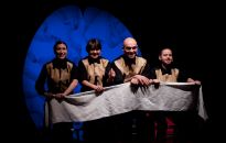 Rodzice na spektaklu, dzieci w muzeum lalek