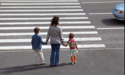 Pieszy przed przejściem - kierowca stoi?!