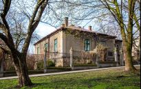 Apartamentowiec w miejsce 