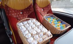 Neobus częstuje ekologicznymi smakołykami Santosa