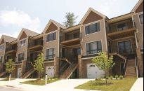 Nieruchomości w Rzeszowie. Mieszkanie w bloku, a może szeregówka?