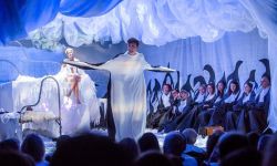 Norwid w stroju pingwina o Polakach. "Bieguny" otworzyły "Źródła Pamięci"