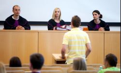 Oszustwo "na wnuczka" tematem symulowanej rozprawy