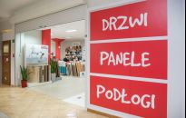 Wodoodporne panele i inne hity w świecie podłóg i drzwi