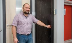 Wodoodporne panele i inne hity w świecie podłóg i drzwi