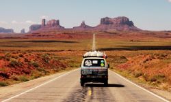 Starym busem objechali USA. W piątek zapraszają na slajdowisko 