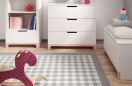 Białe mebelki do dziewczęcego pokoiku, Fot. Pinio