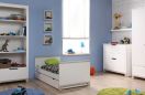 Białe mebelki do dziecięcego pokoiku, Fot. Pinio