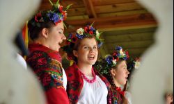 W niedzielę Lasowiacy i Rzeszowiacy, czyli na ludowo w skansenie w Kolbuszowej