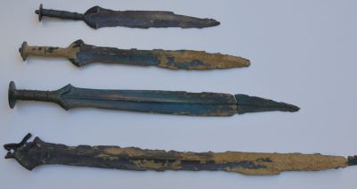 Miecze z brązu sprzed trzech tysięcy lat odnaleziono w Beskidzie Niskim