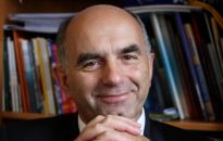 Ministrom pensję trzeba podnieść. Posłom - nie