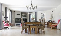 Ekstrawagancki czy w stylu skandynawskim? Trendy w aranżacji salonu