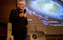 Czy wszechświatem rządzi przypadek? Wykład ks. prof. Michała Hellera w Teatrze Siemaszkowej