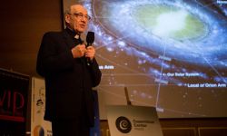 Czy wszechświatem rządzi przypadek? Wykład ks. prof. Michała Hellera w Teatrze Siemaszkowej