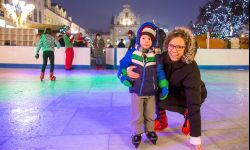 Świąteczne Miasteczko i lodowisko już otwarte na Rynku w Rzeszowie