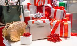 Kobiety to lubią: Drobiazg od Michaela Korsa w gwiazdkowym prezencie