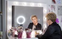 Zostawiła pracę na państwowym etacie i z sukcesem zajęła się wizażem 