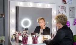 Zostawiła pracę na państwowym etacie i z sukcesem zajęła się wizażem 