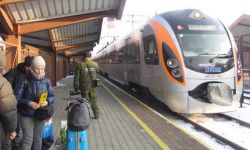 Pociąg Przemyśl-Lwów-Kijów oblegany przez podróżnych