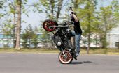 Rekord w paleniu gumy na harleyu spróbują pobić przed południem