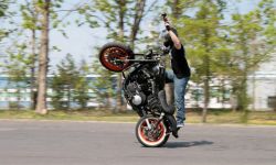 Rekord w paleniu gumy na harleyu spróbują pobić przed południem