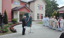 Brat Albert z brązu - miał stać w Krakowie. Jest w Rzeszowie