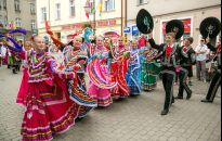 Polonusi barwnym korowodem otworzą odnowioną ulicę 3 Maja