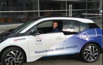 Pracownicy PGE Obrót w Rzeszowie testują samochody elektryczne