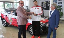 "Złoty" Mateusz Masłowski i jego nowa KIA Ceed od Multitruck Sp. z o.o.