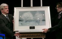 Płaskorzeźba od prezydenta RP i ponad 200 prac na aukcji dla dzieci z hospicjum