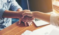 Nieważna uchwała rady nadzorczej skutkuje nieważnością aneksu do umowy o pracę zawartego z członkiem zarządu