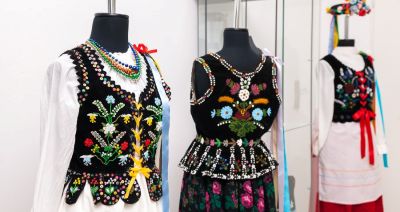 Ocalić od zapomnienia. Wystawa gorsetów w Rudniku nad Sanem