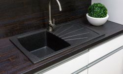 Jak dbać o granitowe i stalowe zlewy oraz baterie?