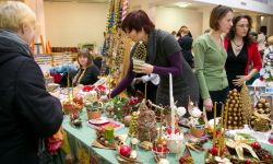 Świąteczne kiermasze i targi ruszają. Gdzie kupisz pierniczki i stroiki?