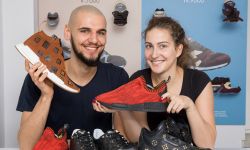 Obuwnik z Przemyśla personalizuje buty dla klientów z całego świata