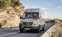 Sprawdzone zalety, nowy wymiar łączności i różnorodność wariantów - Mercedes-Benz przedstawia trzecią generację Sprintera