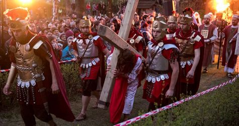 Plenerowe Misterium Męki Pańskiej w Niechobrzu w Niedzielę Palmową