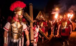 Misterium Męki Pańskiej w Niechobrzu. Publiczność znów nie zawiodła