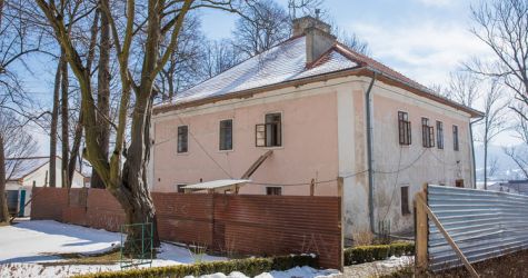 Oficyna dworku w Wiśniowej znów otworzy przed gośćmi pokoje