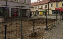 XVIII - wieczny topór i drewniany trakt odkopane na Kościuszki w Rzeszowie