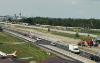 Droga lotniskowa będzie gotowa dopiero na koniec lipca