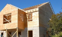 Kiedy stosować metalowe łączniki w konstrukcji ściany?