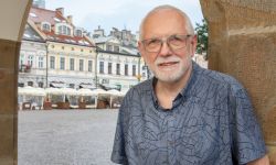 Prof. Andrzej Urbanik - lekarz, który zaraził się wirusem podróży