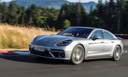 Porsche ponownie dostarczyło więcej pojazdów w pierwszej połowie roku