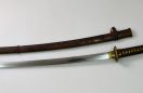 Miecz japoński z okresu Koto w oprawie shingunto oficera wojsk lądowych Cesarskiej Armii Japońskiej z okresu II wojny światowej. Fot.  Łukasz Kyc/Muzeum Podkarpackie w Krośnie 