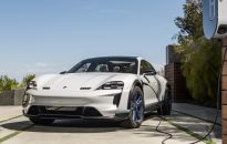 Wraz z nowym modelem Taycan firma Porsche ostatecznie wkracza w erę elektromobilności