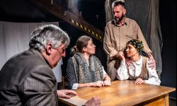 O prostocie bohaterstwa w "Sprawiedliwi. Historia rodziny Ulmów"