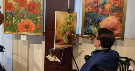 Malują ustami i nogami - niezwykła wystawa prac w rzeszowskim WDK